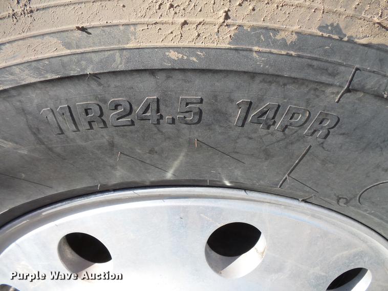 image for item DW9717 1999 Peterbilt 379 semi truck