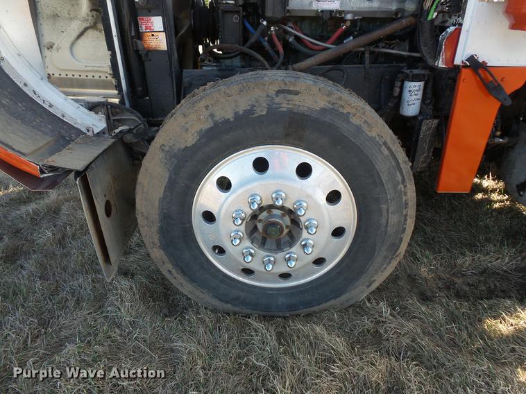 image for item DW9717 1999 Peterbilt 379 semi truck