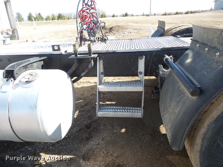 image for item DW9717 1999 Peterbilt 379 semi truck