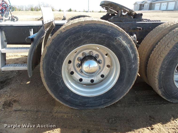 image for item DW9717 1999 Peterbilt 379 semi truck