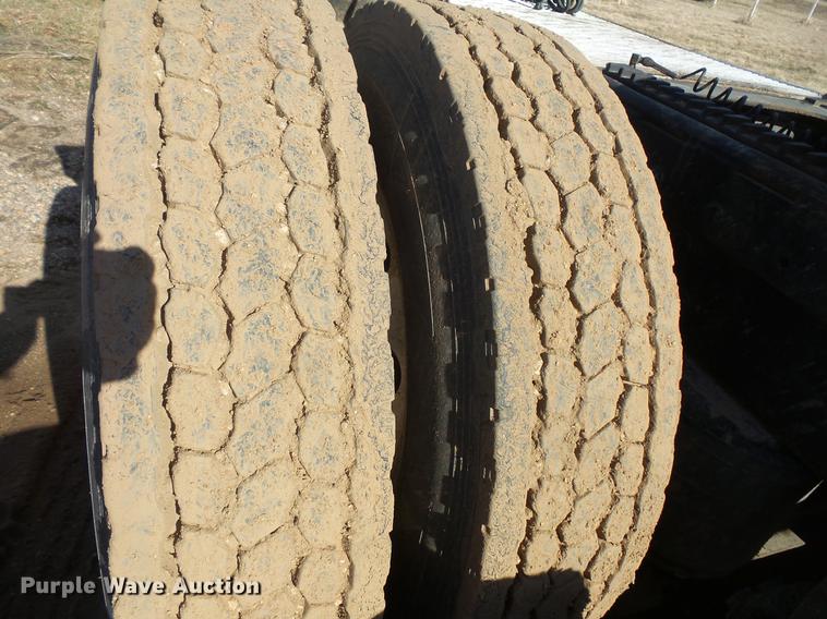 image for item DW9717 1999 Peterbilt 379 semi truck