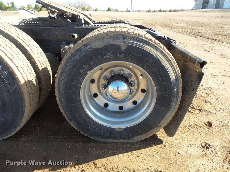 image for item DW9717 1999 Peterbilt 379 semi truck