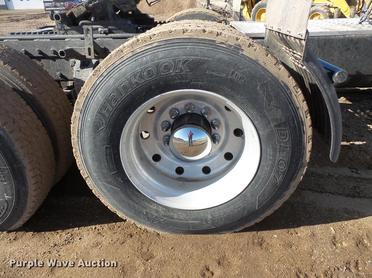 image for item DW9717 1999 Peterbilt 379 semi truck