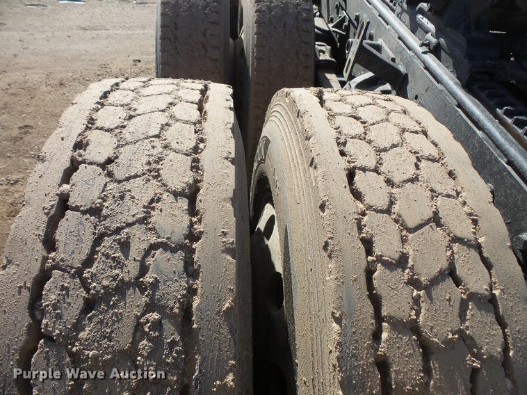 image for item DW9717 1999 Peterbilt 379 semi truck