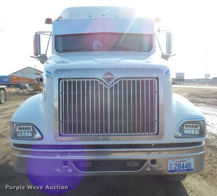 image for item DX9071 1999 International Eagle 9400 semi truck