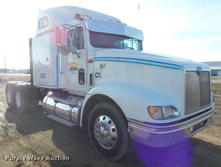 image for item DX9071 1999 International Eagle 9400 semi truck