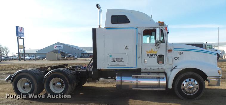 image for item DX9071 1999 International Eagle 9400 semi truck