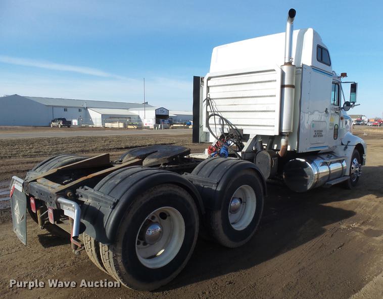 image for item DX9071 1999 International Eagle 9400 semi truck