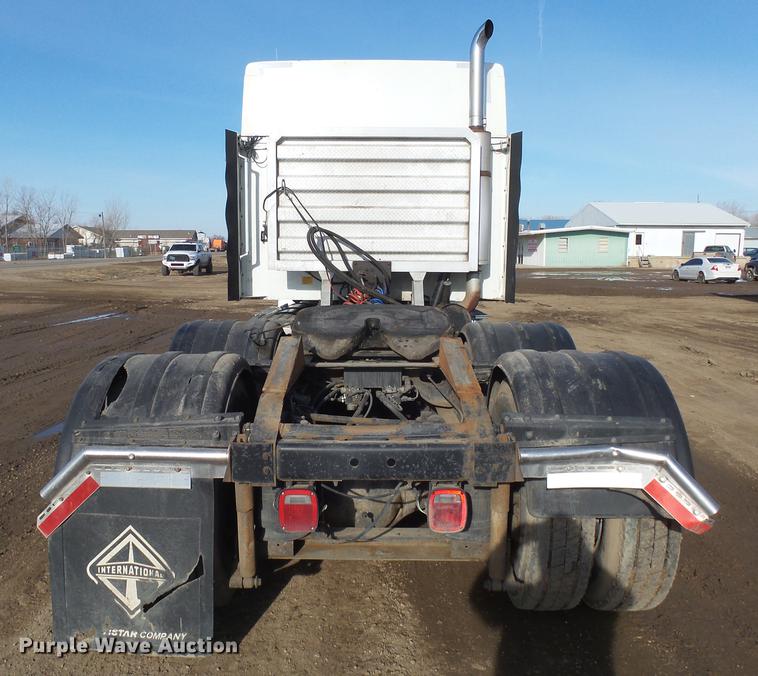 image for item DX9071 1999 International Eagle 9400 semi truck