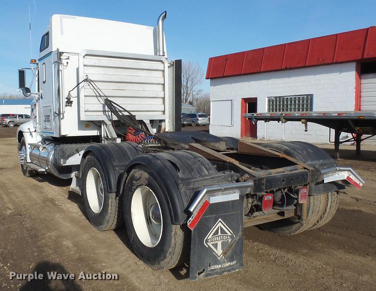 image for item DX9071 1999 International Eagle 9400 semi truck