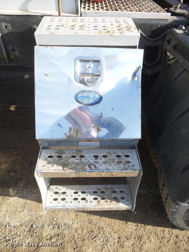 image for item DX9071 1999 International Eagle 9400 semi truck