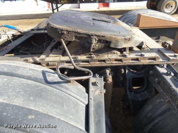 image for item DX9071 1999 International Eagle 9400 semi truck