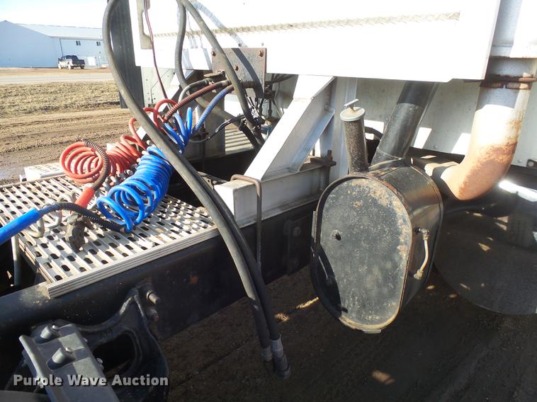 image for item DX9071 1999 International Eagle 9400 semi truck