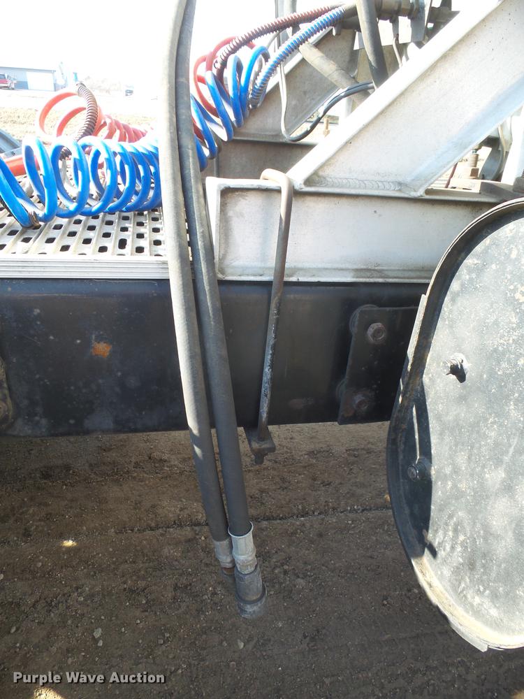 image for item DX9071 1999 International Eagle 9400 semi truck