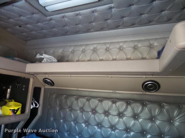 image for item DX9071 1999 International Eagle 9400 semi truck