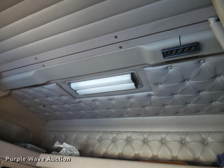 image for item DX9071 1999 International Eagle 9400 semi truck