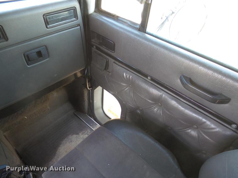 image for item DX9071 1999 International Eagle 9400 semi truck