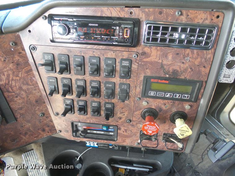 image for item DX9071 1999 International Eagle 9400 semi truck