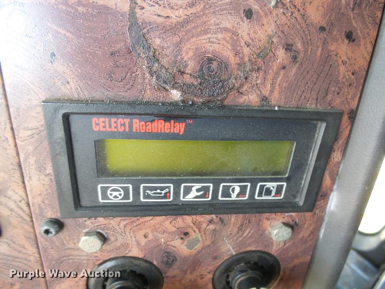 image for item DX9071 1999 International Eagle 9400 semi truck