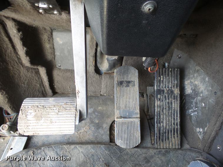 image for item DX9071 1999 International Eagle 9400 semi truck