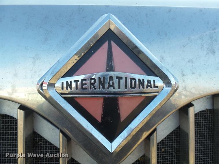 image for item DX9071 1999 International Eagle 9400 semi truck