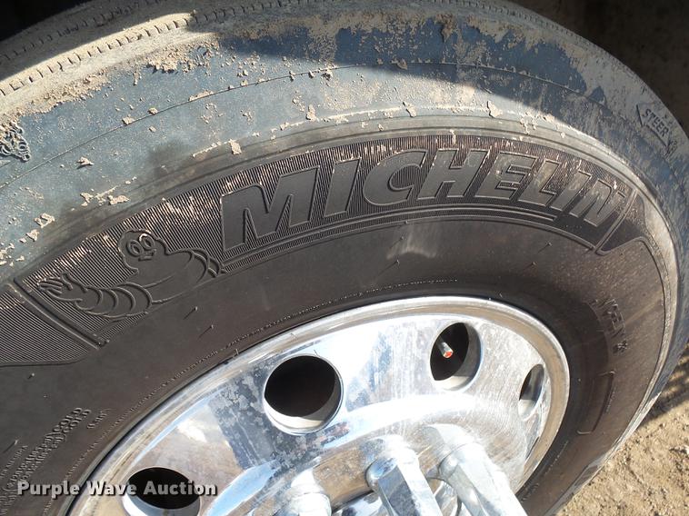 image for item DX9071 1999 International Eagle 9400 semi truck