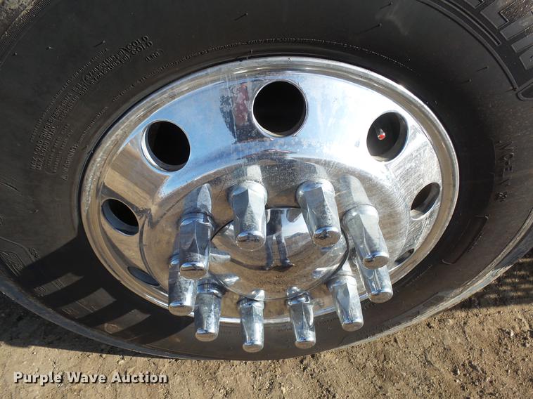 image for item DX9071 1999 International Eagle 9400 semi truck