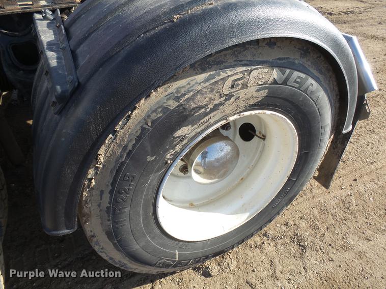 image for item DX9071 1999 International Eagle 9400 semi truck