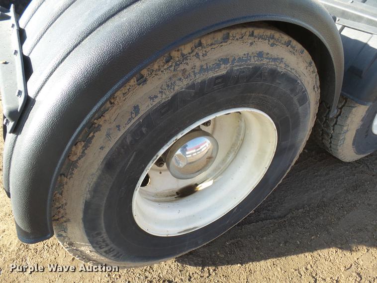 image for item DX9071 1999 International Eagle 9400 semi truck