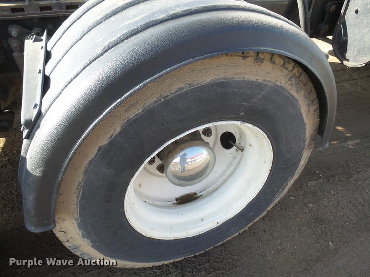 image for item DX9071 1999 International Eagle 9400 semi truck