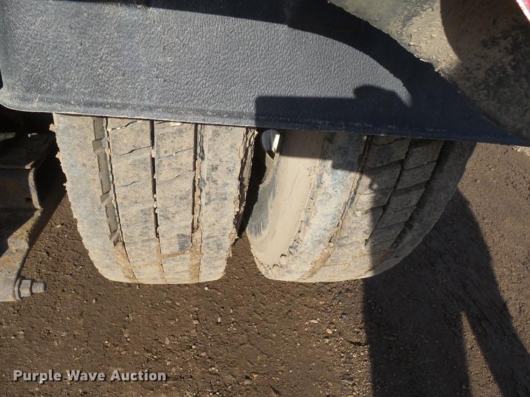 image for item DX9071 1999 International Eagle 9400 semi truck