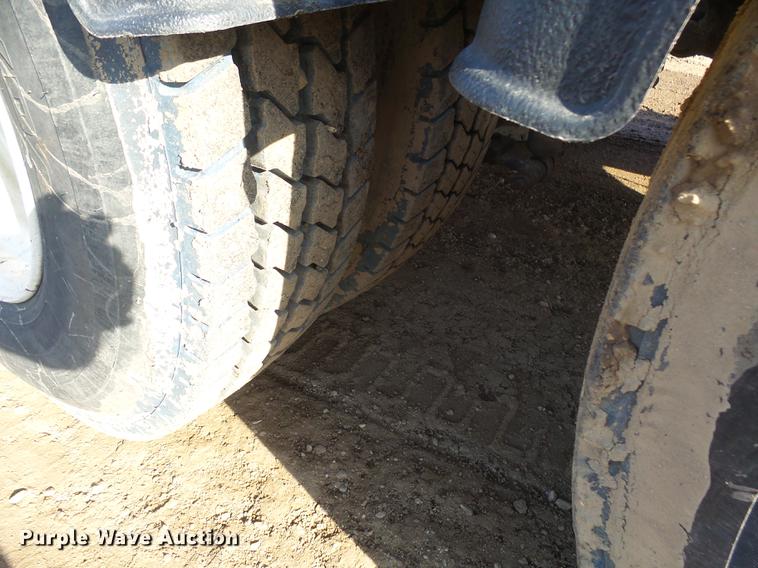 image for item DX9071 1999 International Eagle 9400 semi truck