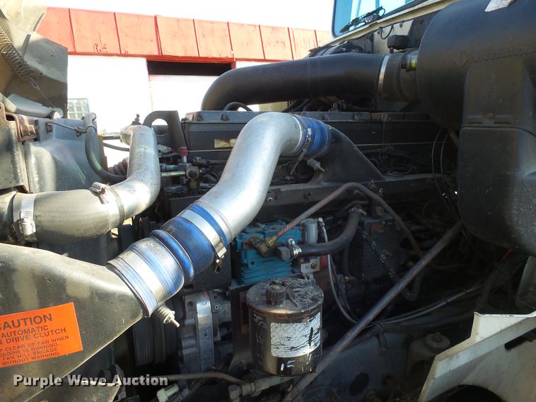 image for item DX9071 1999 International Eagle 9400 semi truck