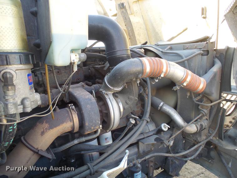 image for item DX9071 1999 International Eagle 9400 semi truck