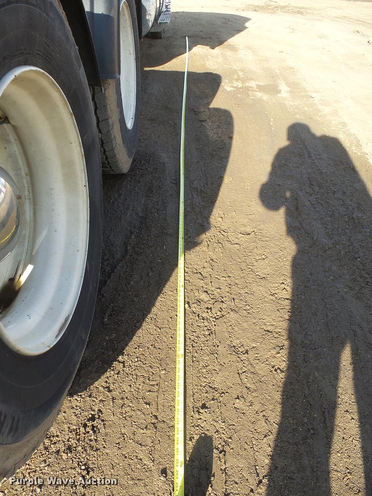 image for item DX9071 1999 International Eagle 9400 semi truck