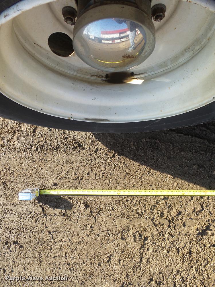 image for item DX9071 1999 International Eagle 9400 semi truck