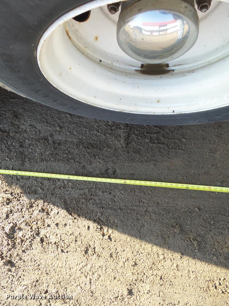 image for item DX9071 1999 International Eagle 9400 semi truck