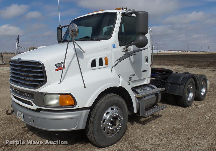 image for item DX9080 2005 Sterling A9500 semi truck