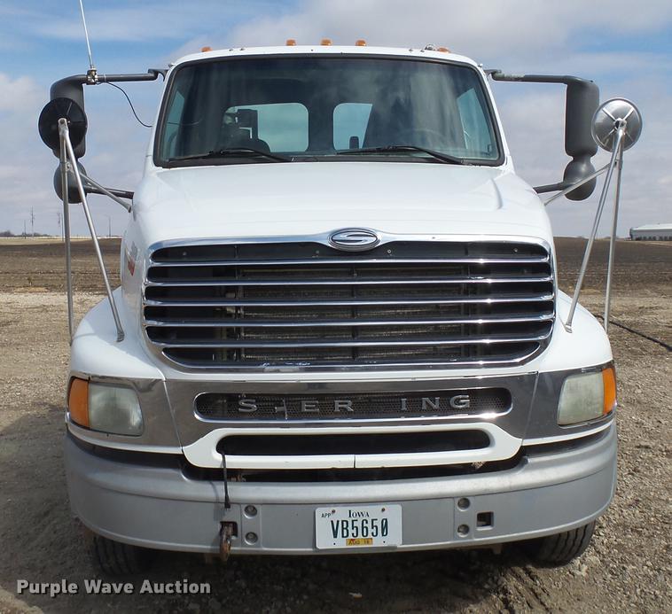 image for item DX9080 2005 Sterling A9500 semi truck