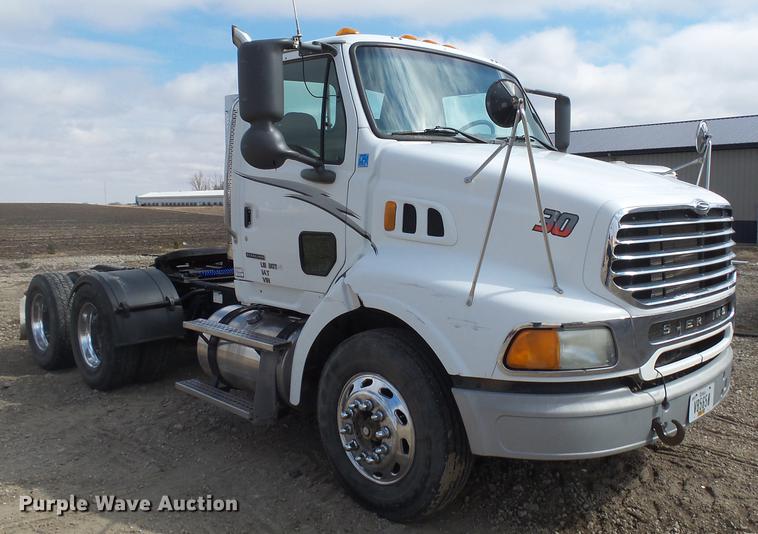 image for item DX9080 2005 Sterling A9500 semi truck