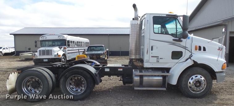 image for item DX9080 2005 Sterling A9500 semi truck