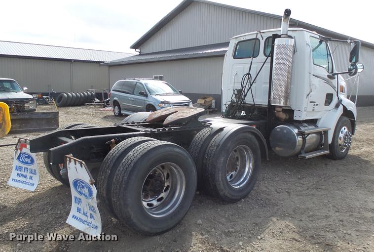 image for item DX9080 2005 Sterling A9500 semi truck