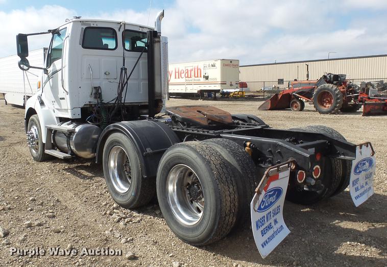 image for item DX9080 2005 Sterling A9500 semi truck