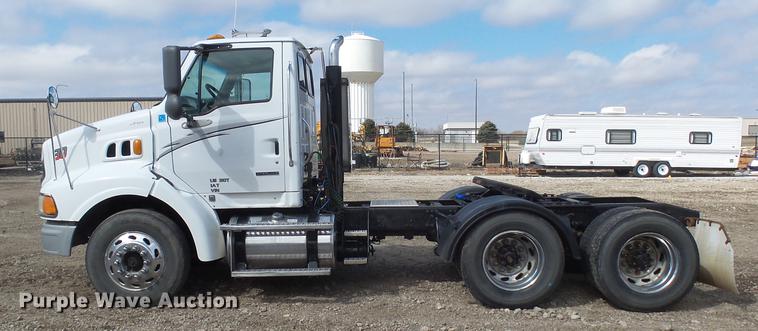 image for item DX9080 2005 Sterling A9500 semi truck