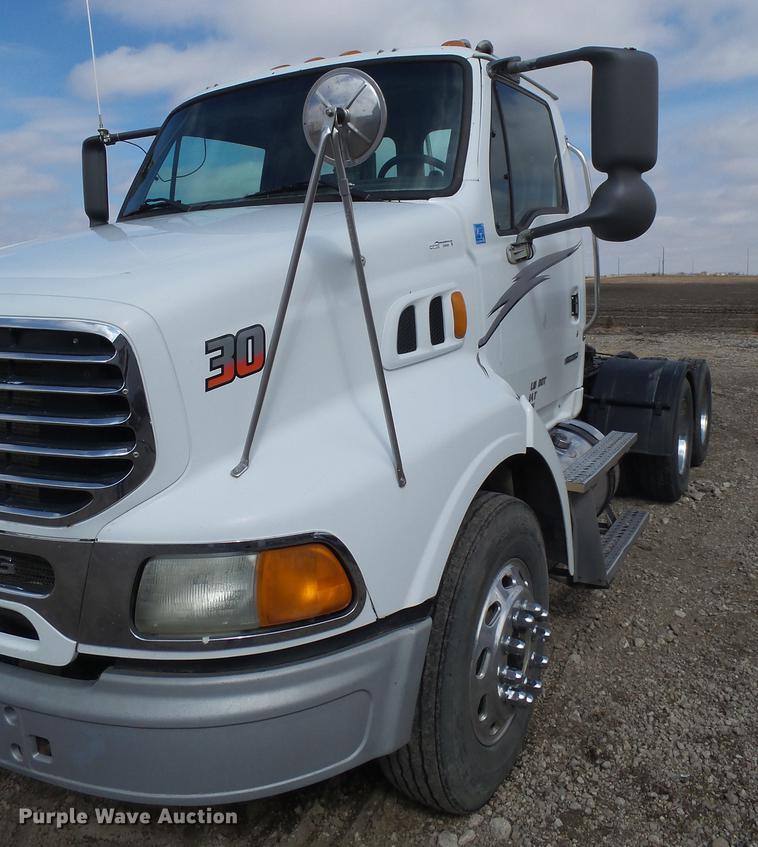 image for item DX9080 2005 Sterling A9500 semi truck