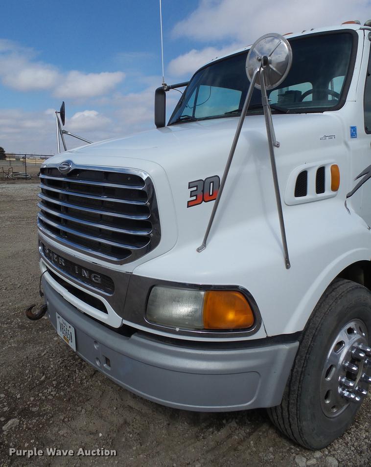 image for item DX9080 2005 Sterling A9500 semi truck