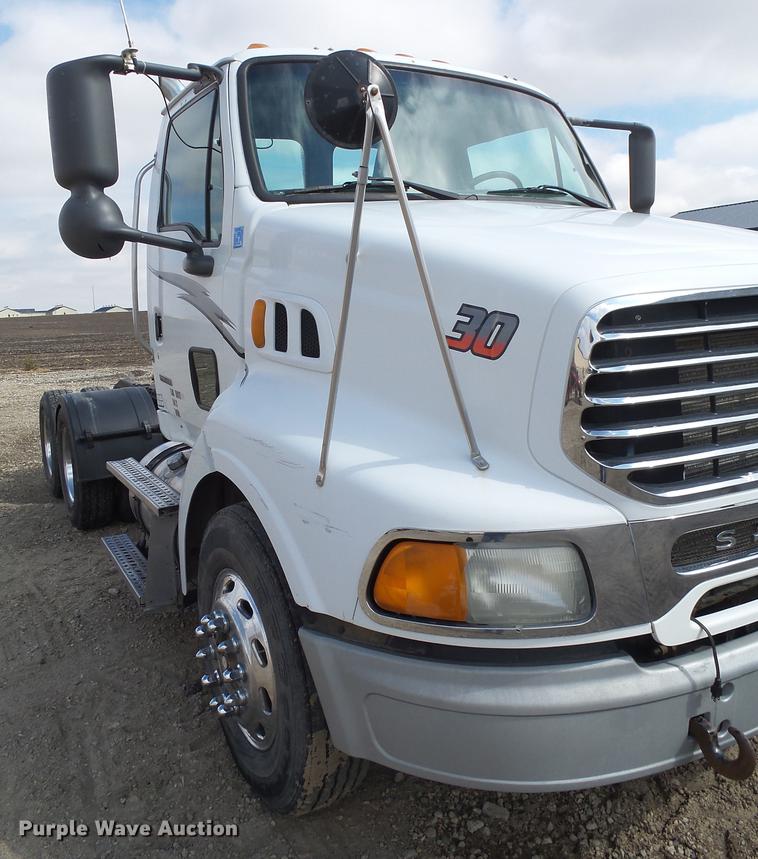 image for item DX9080 2005 Sterling A9500 semi truck
