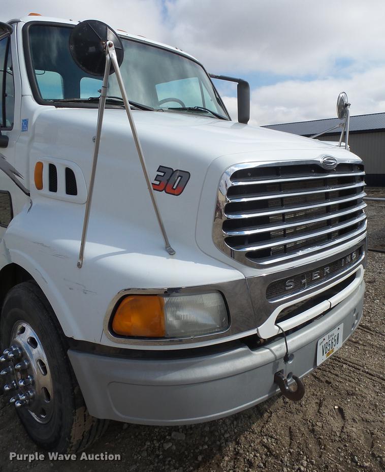 image for item DX9080 2005 Sterling A9500 semi truck