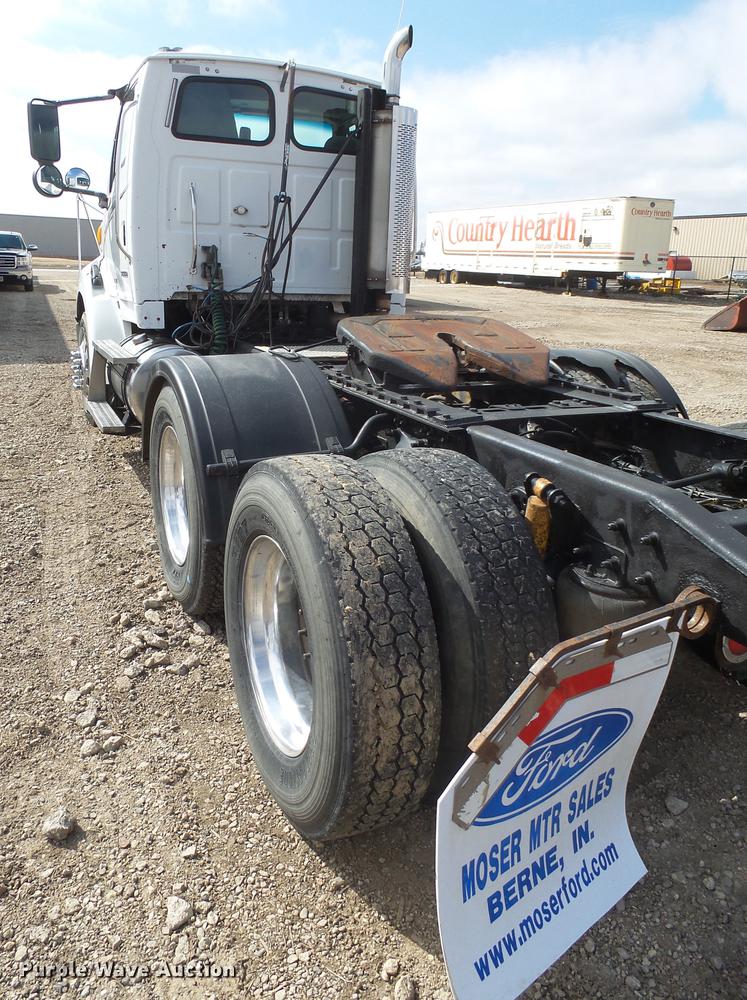 image for item DX9080 2005 Sterling A9500 semi truck