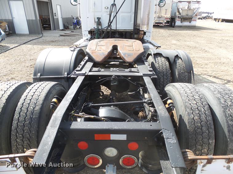 image for item DX9080 2005 Sterling A9500 semi truck